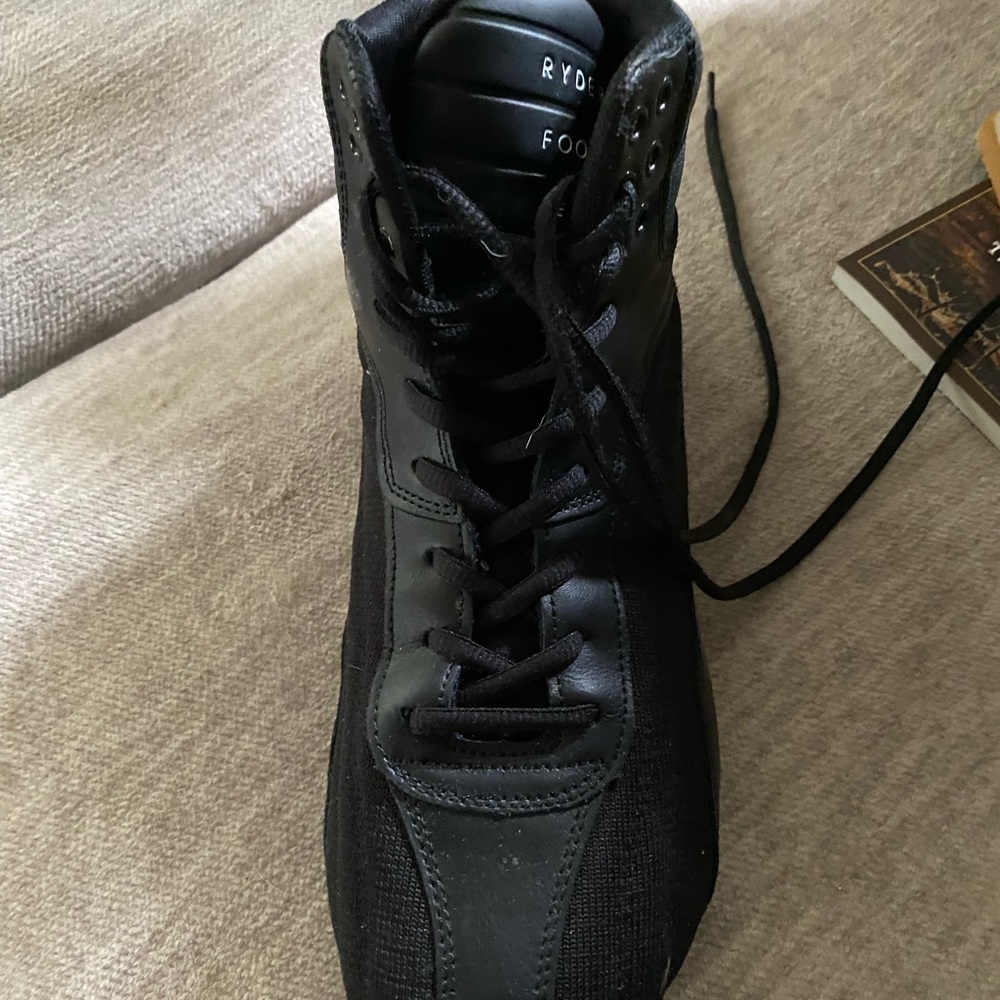 COPY - Only worn twice. Ryderwear D-MAK BLOCK
BLACK HIGH TOP LOFTING SHOES. Siz…